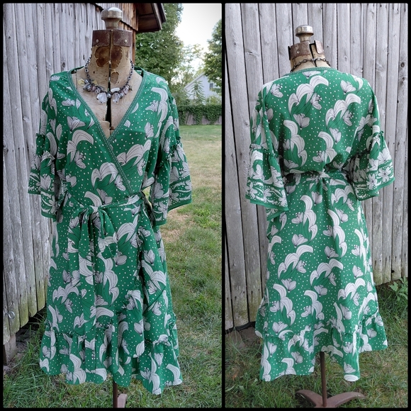 Max Studio Dresses & Skirts - Max Studio green black white floral flutter sleeve boho romantic dress Womens L